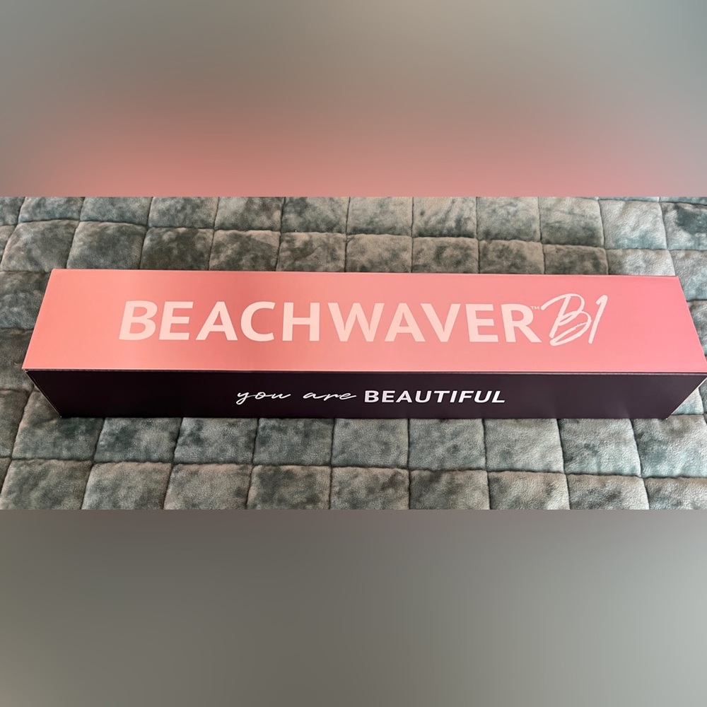 B1 Beachwaver curling iron. New. Midnight rose color.